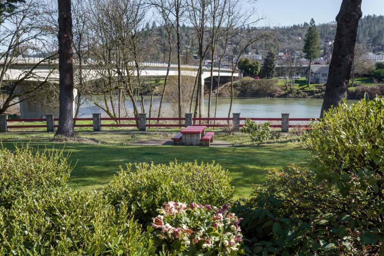 Riverfront Inn Roseburg Eksteriør bilde