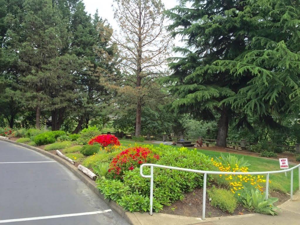 Riverfront Inn Roseburg Eksteriør bilde